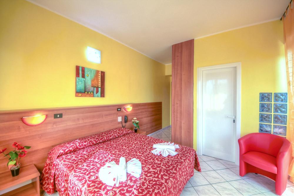 Hotel Claudia Loano Exterior photo